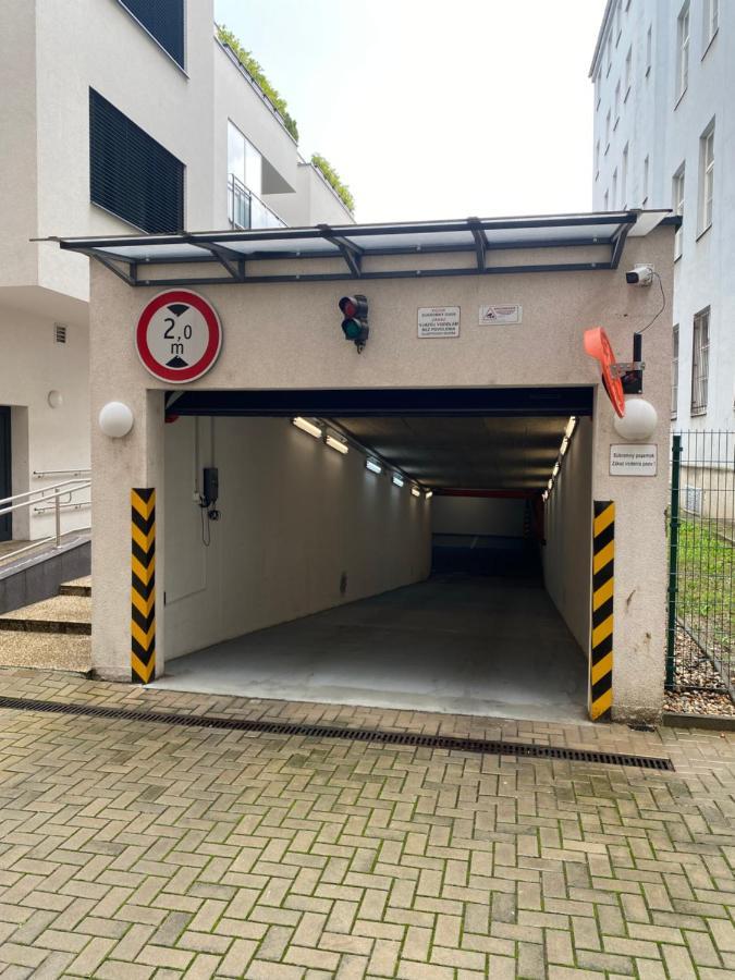 The Elite Suite II Downtown Ac & Garage Parking Bratislava Exterior photo