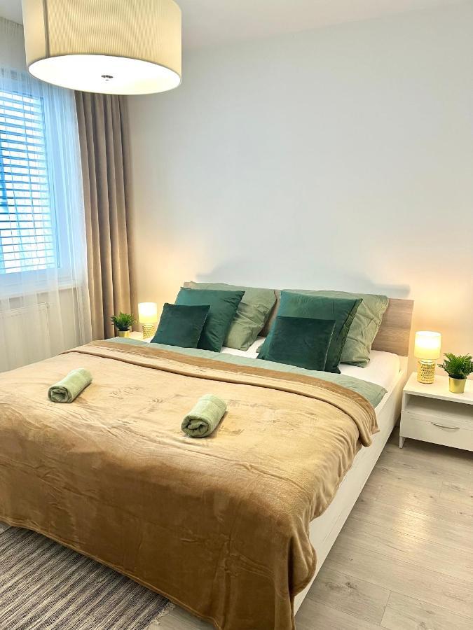 The Elite Suite II Downtown Ac & Garage Parking Bratislava Exterior photo